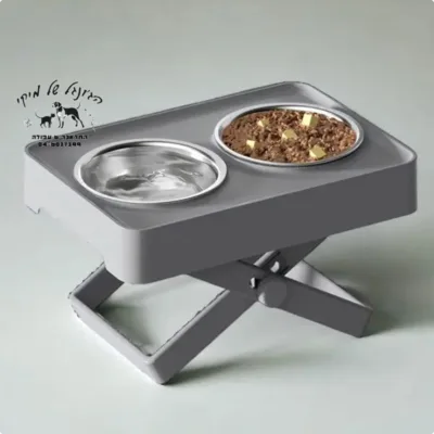 מעמד שתיה ואוכל לכלב אפור